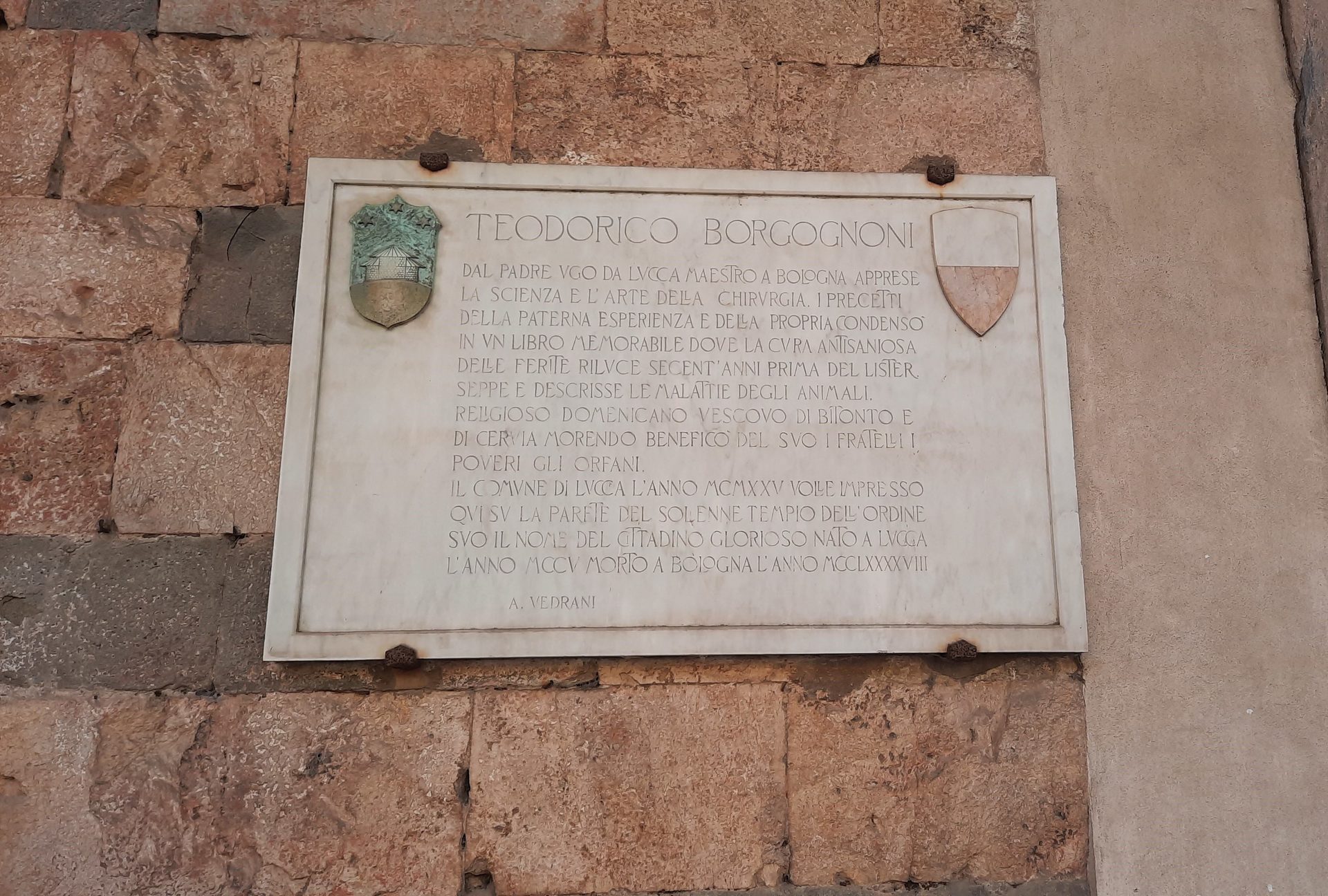 Teodorico Borgognoni's memorial tablet, Lucca - 05.jpg